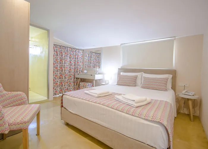 Koukounaria Hotel&Suites