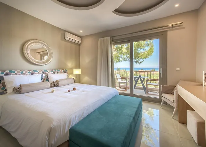 Koukounaria Hotel&Suites
